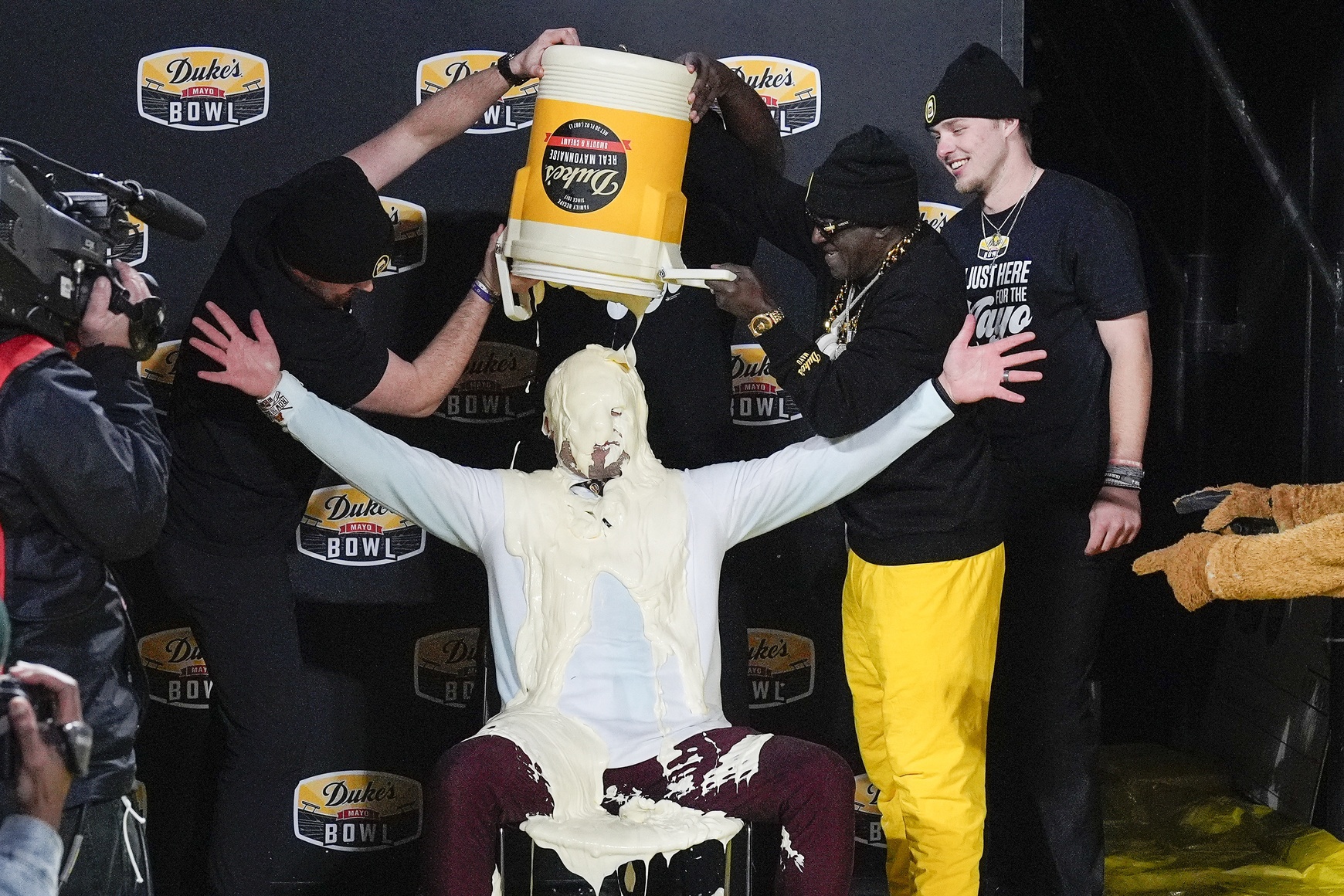 Minnesota wins the duke's mayo bowl